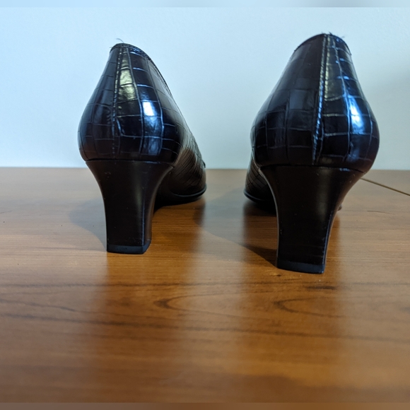 Vintage Salvatore Ferragamo Black Pumps, 8 NARROW, EUC - Picture 4 of 10